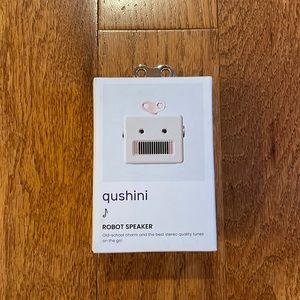Qushini Robot Speaker from Urban Outfitters New in Box